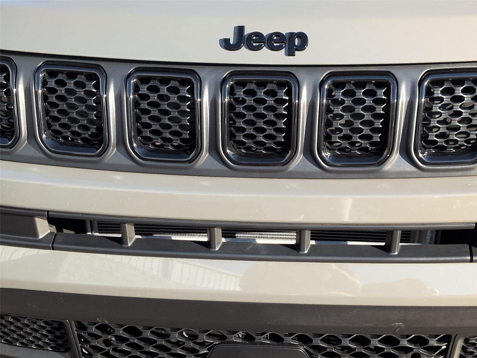 Used 2024 Baltic Gray Metallic Clearcoat Jeep Latitude image 14