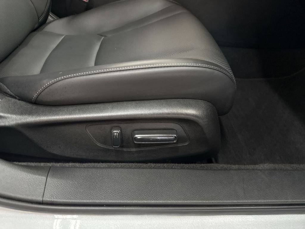 Used 2025 Solar Silver Metallic Honda EX-L image 19