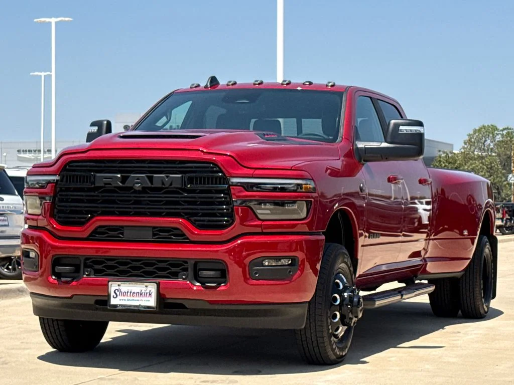 New 2026 Molten Red Pearl-Coat Exterior Paint RAM Laramie image 3