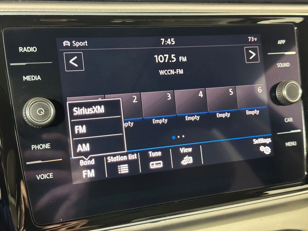 Used 2018 Blue Volkswagen SEL image 22