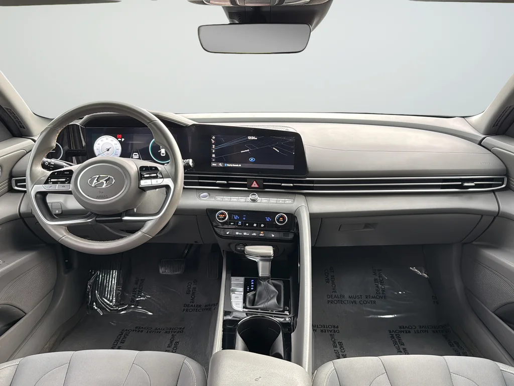 Used 2023 White Hyundai SEL image 9