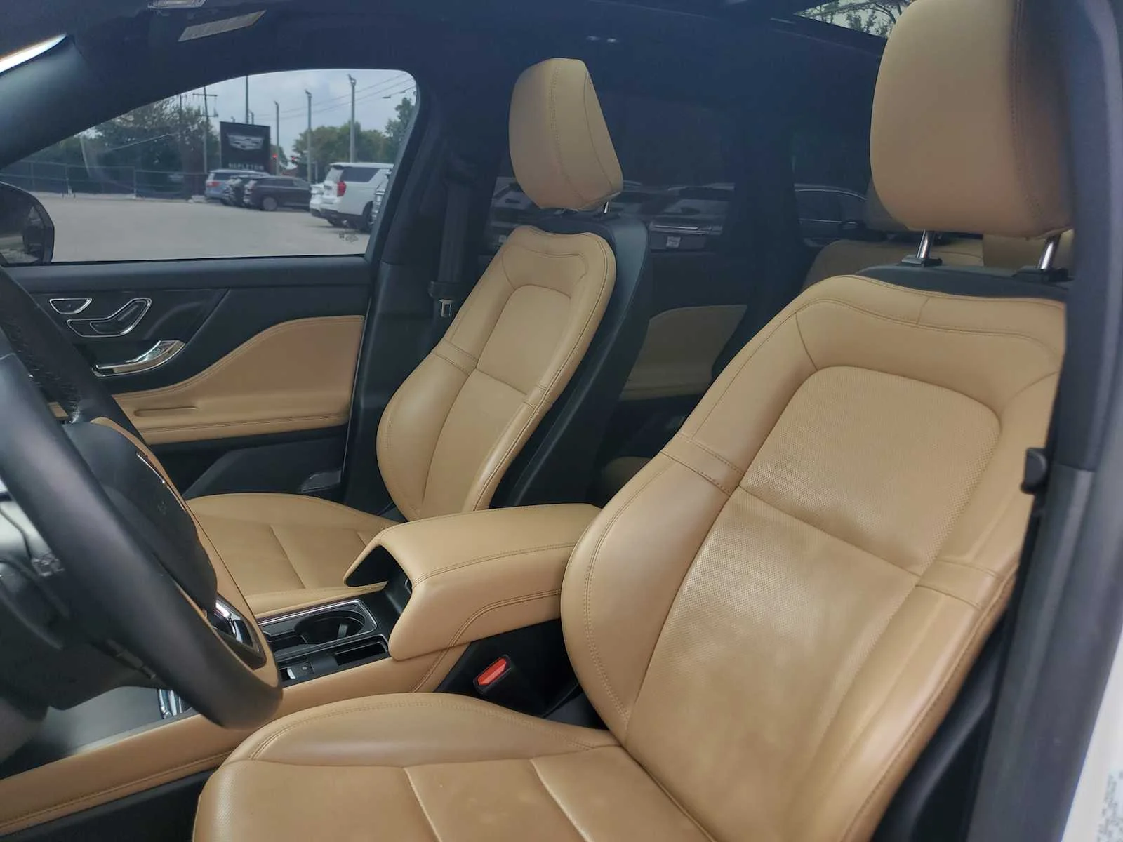 Used 2023  Lincoln Grand Touring image 19