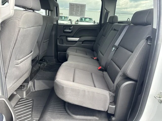 Used 2018 SUMMIT WHITE Chevrolet LT image 28