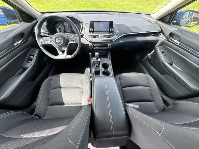 Used 2021 Blue Nissan 2.5 S image 17