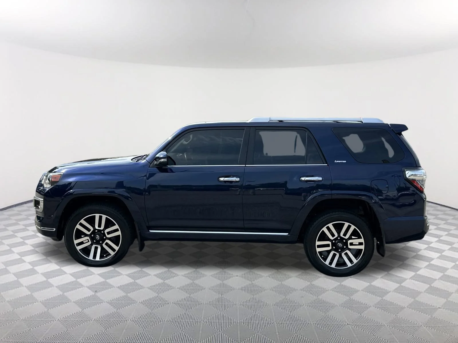 2022 Toyota 4Runner Limited - Photo 8