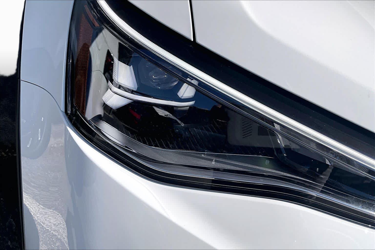 New 2027 Pure White exte Volkswagen SE image 13