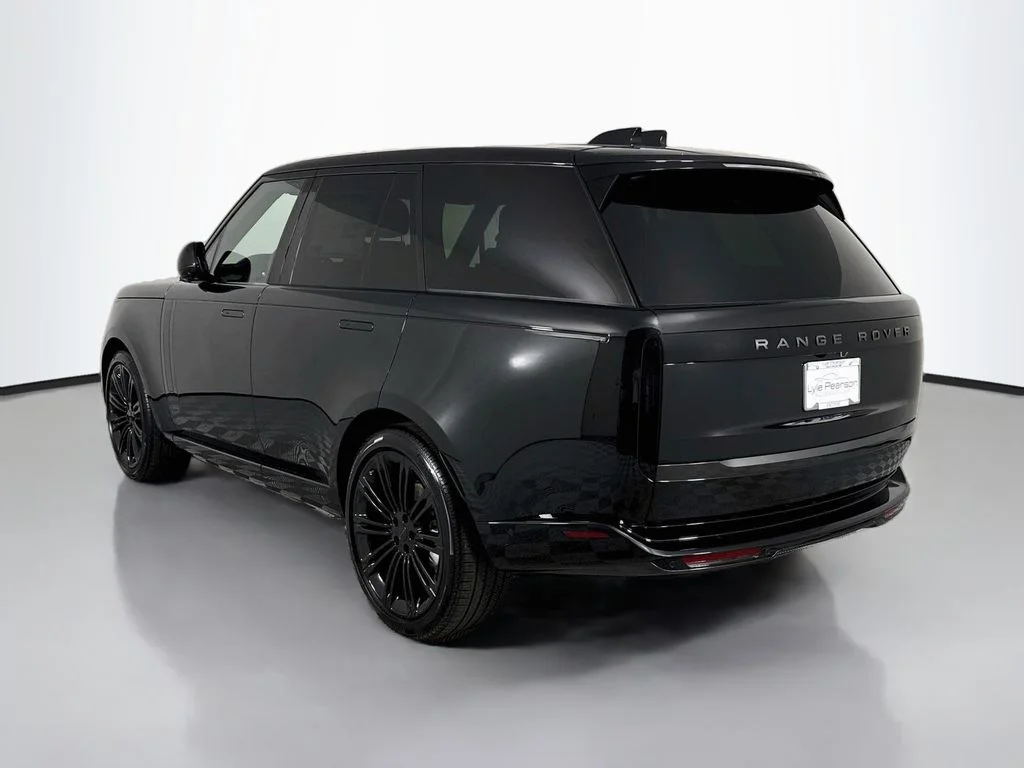 New 2026 Santorini Black Metallic Land Rover SE image 3