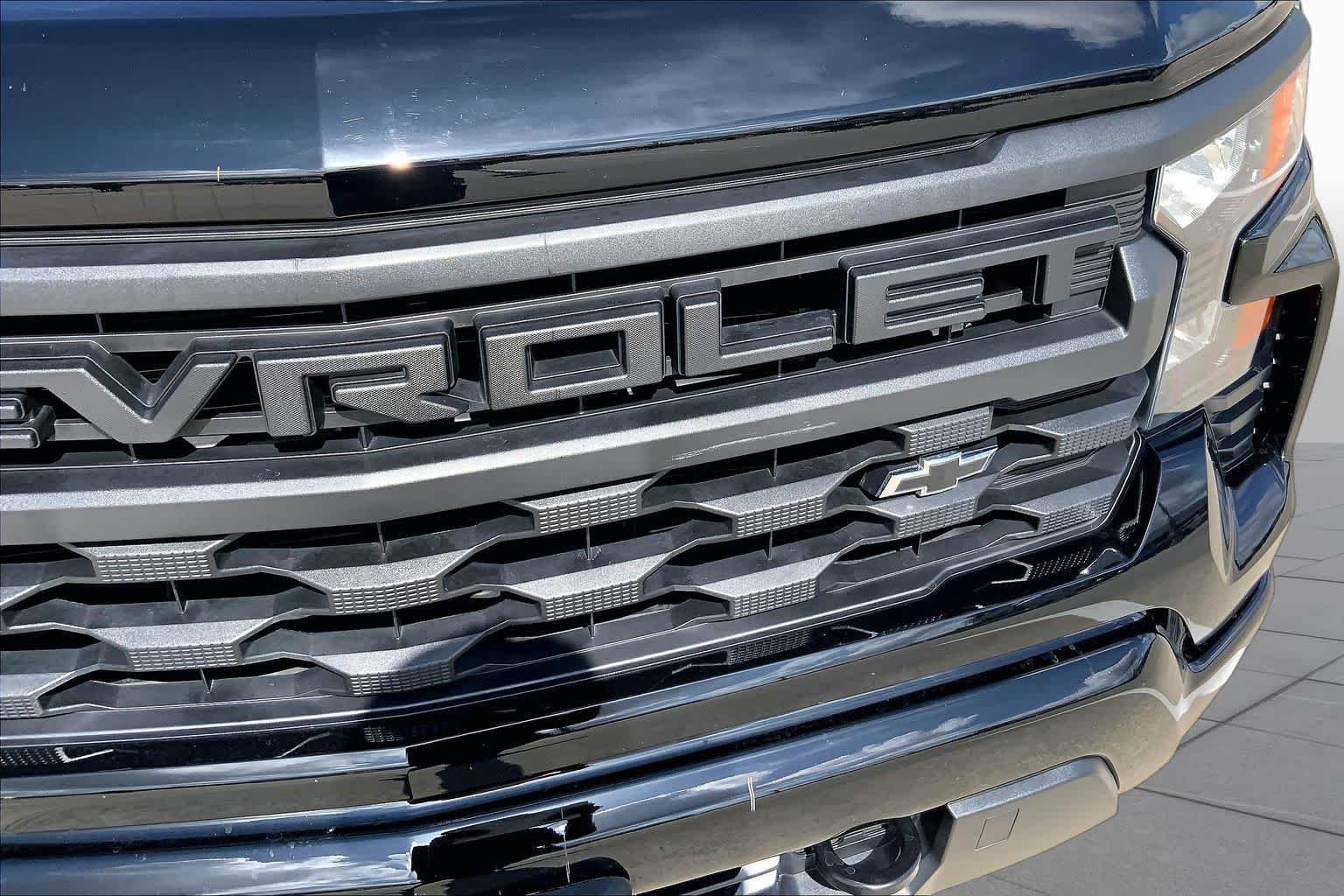 Used 2025 Black Chevrolet Custom image 29