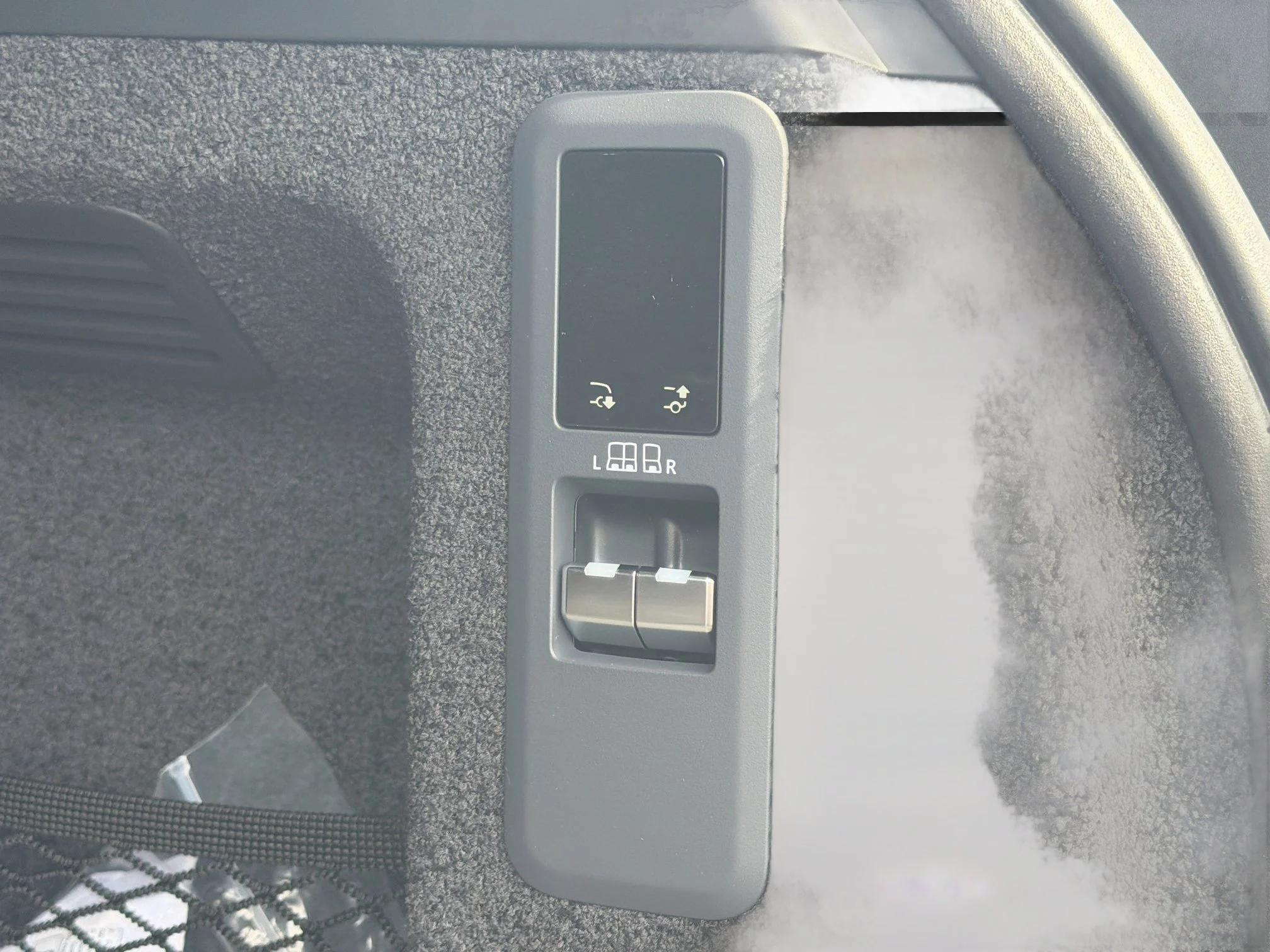 New 2026 Carpathian Grey Land Rover SE image 13