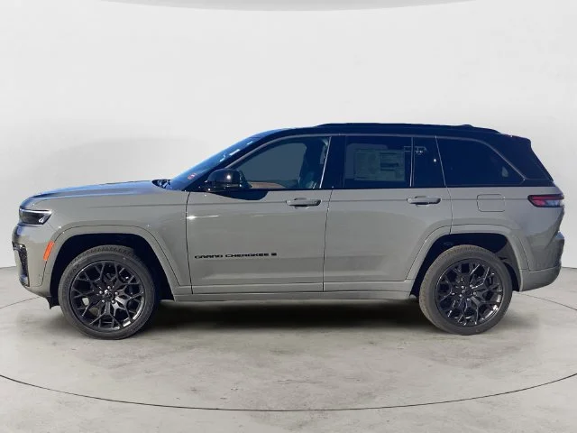 New 2027 Gray Jeep SUMMIT 4X4 image 2