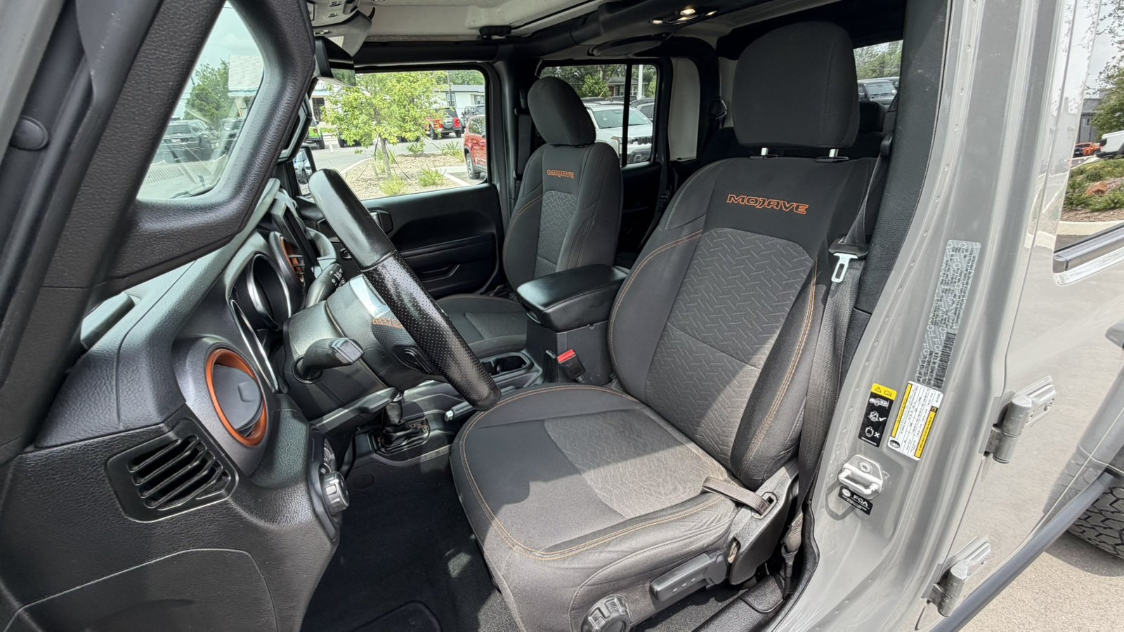 Used 2022 Sting-Gray Clearcoat Jeep Mojave image 12