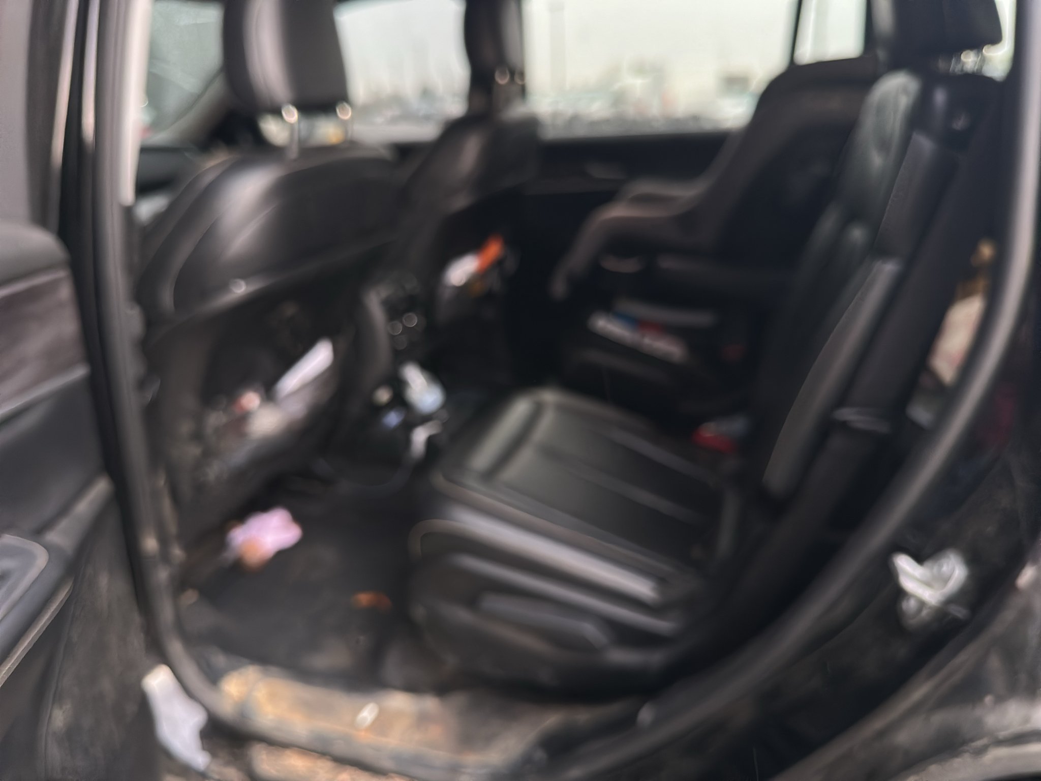 Used 2023 Diamond Black Crystal Pearlcoat Jeep Limited image 4