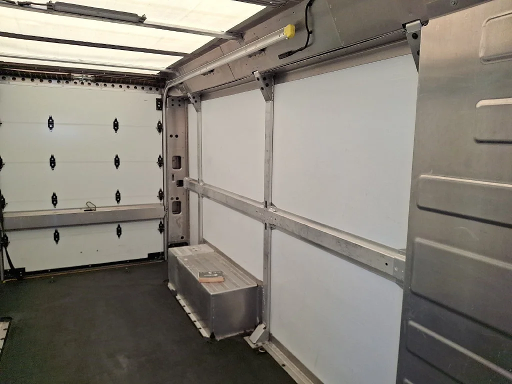 Used 2024 Oyster White BrightDrop EJY image 20