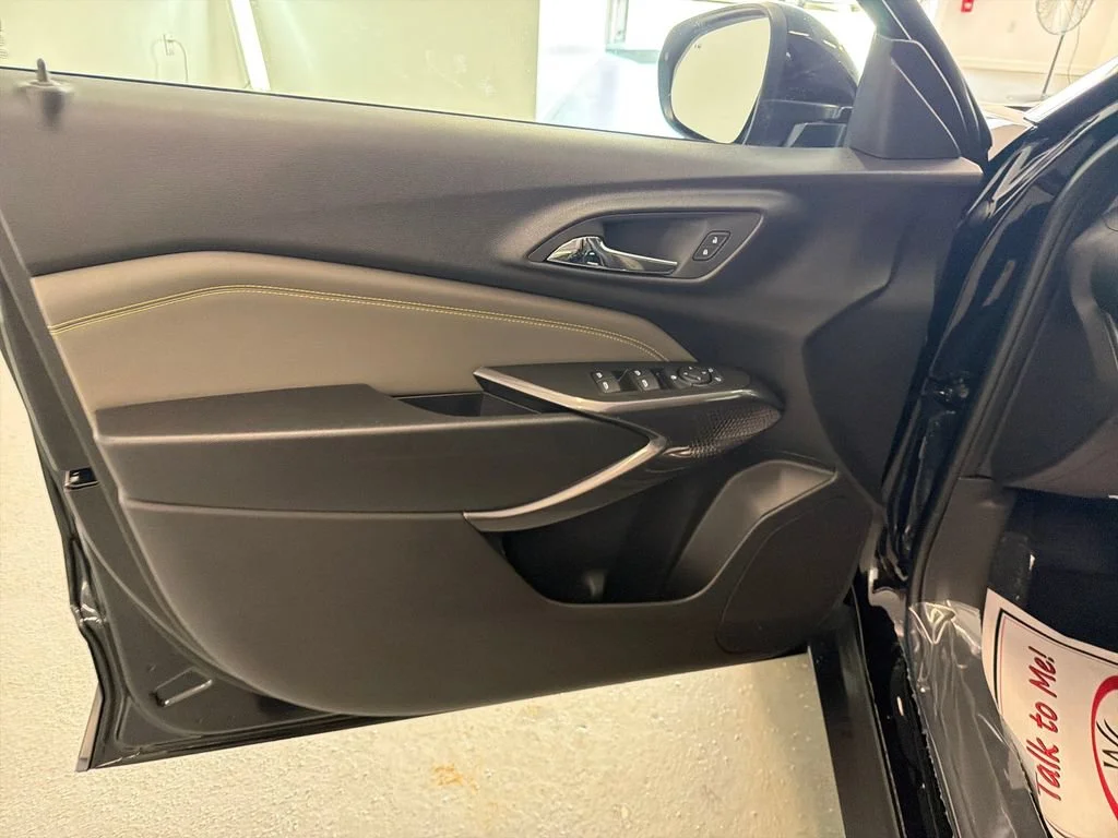 New 2026 Mosaic Black Metallic Chevrolet ACTIV image 12