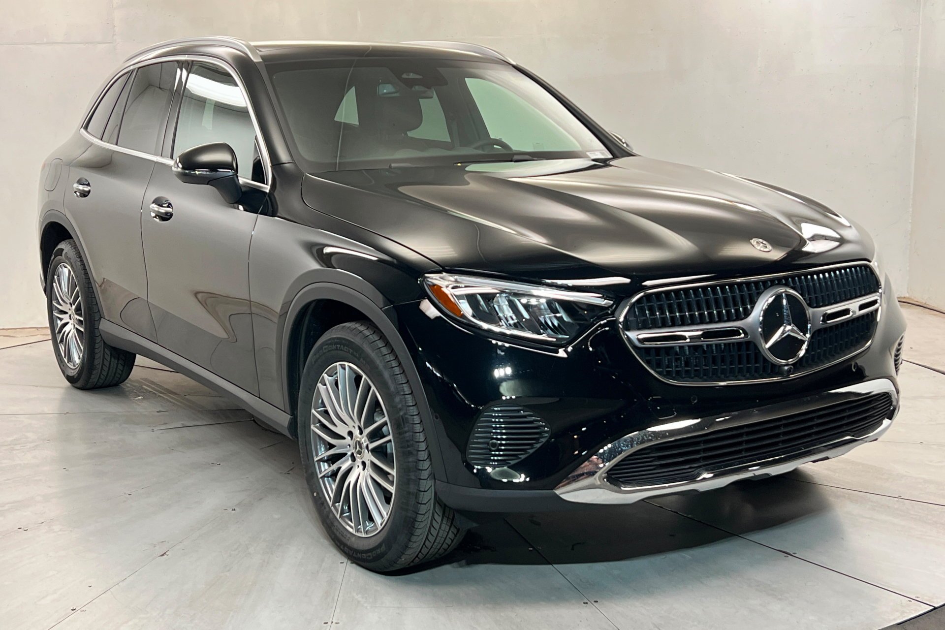 New 2026 Black Mercedes-Benz GLC 300 image 8