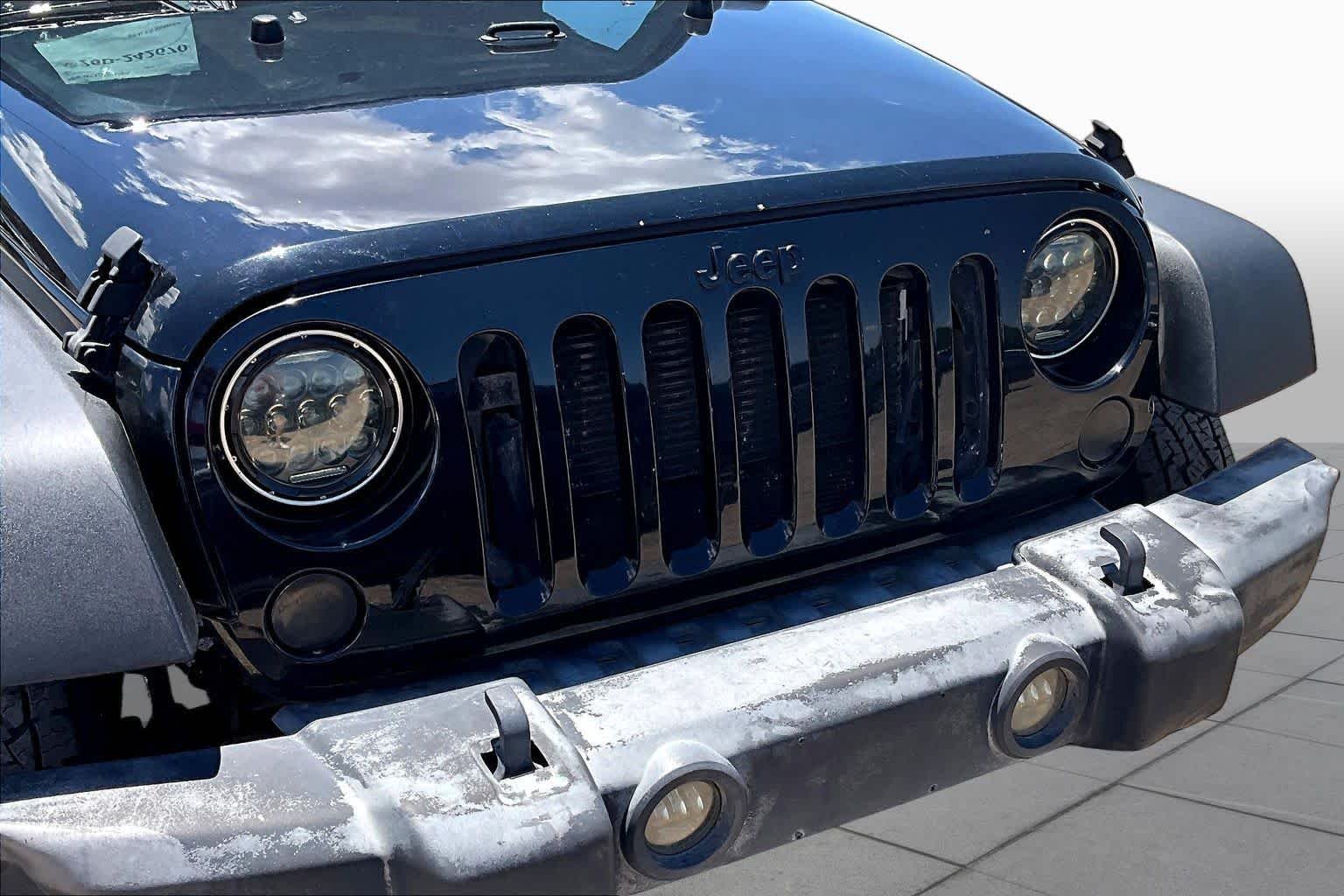 Used 2018 Black Clearcoat Jeep Sport S image 26