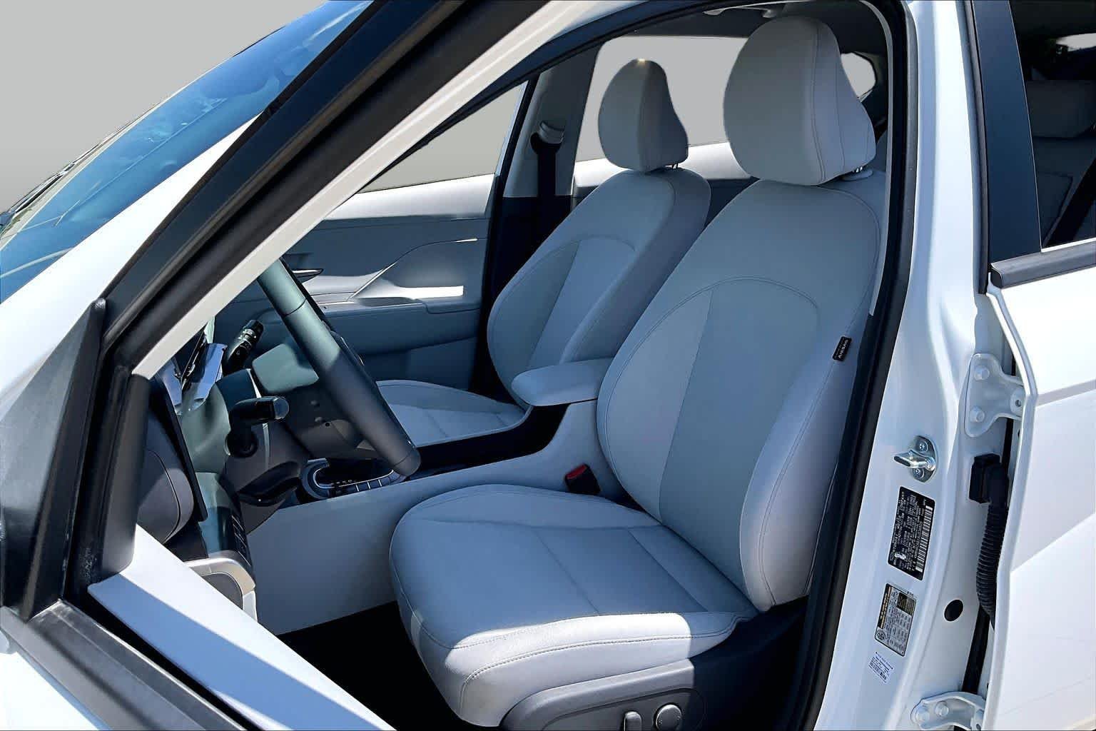 Used 2025 Atlas White Hyundai SEL image 16