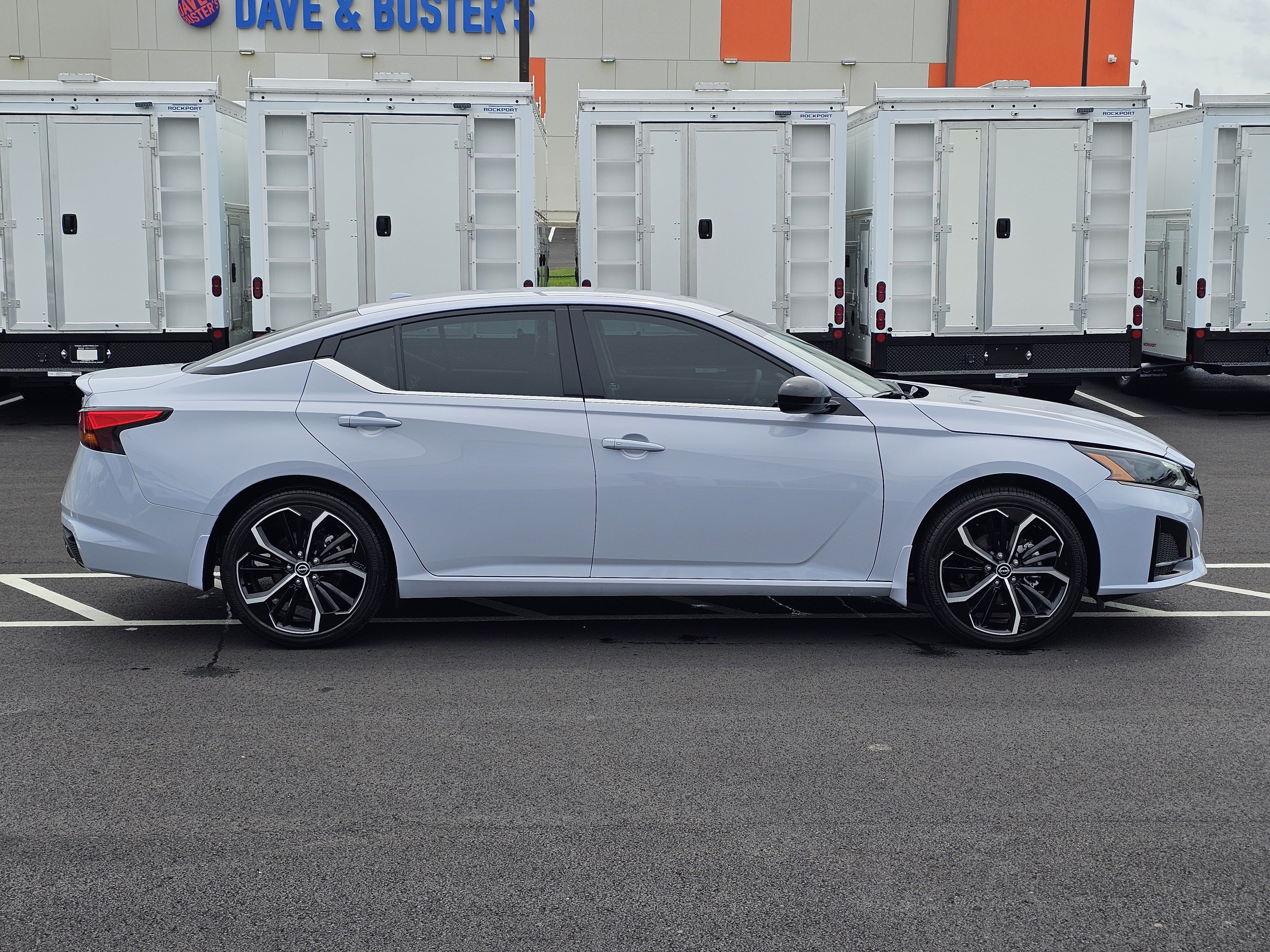 Used 2025 Gray Nissan SR FWD image 9