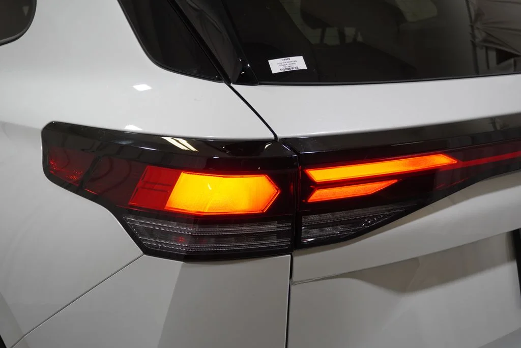 New 2026  Volkswagen 2.0T SE R-Line Black image 31
