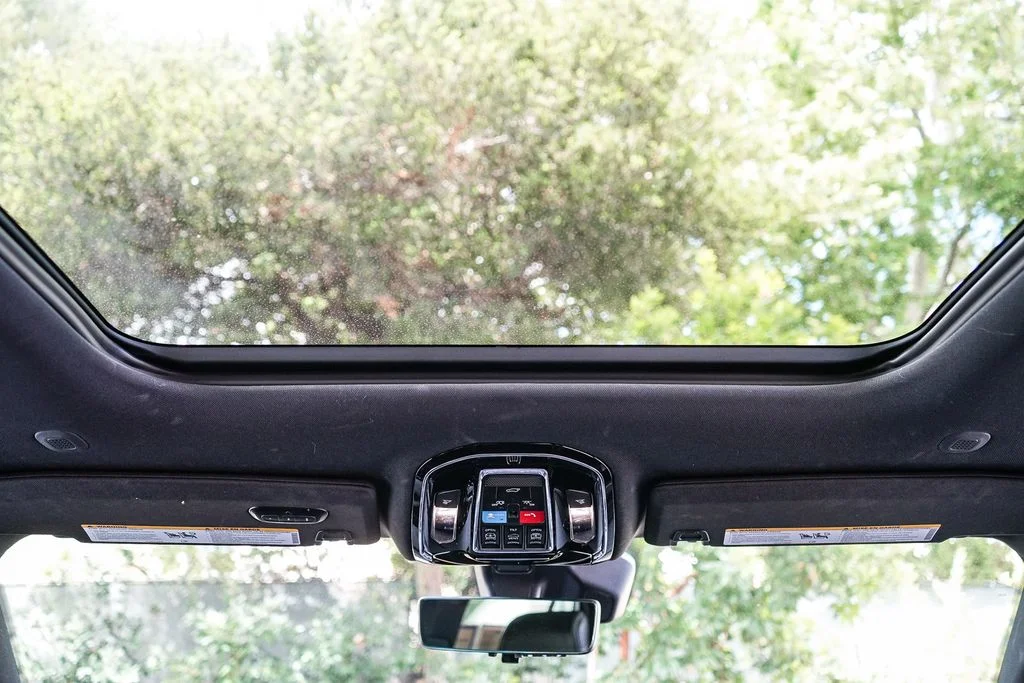 Used 2023 Gray Jeep Overland 4xe image 16