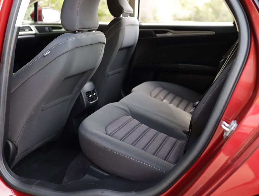 Used 2017 Red Ford SE image 22