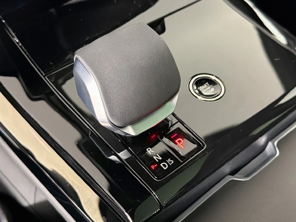 New 2027 Carpathian Grey Land Rover Dynamic SE P400 image 17