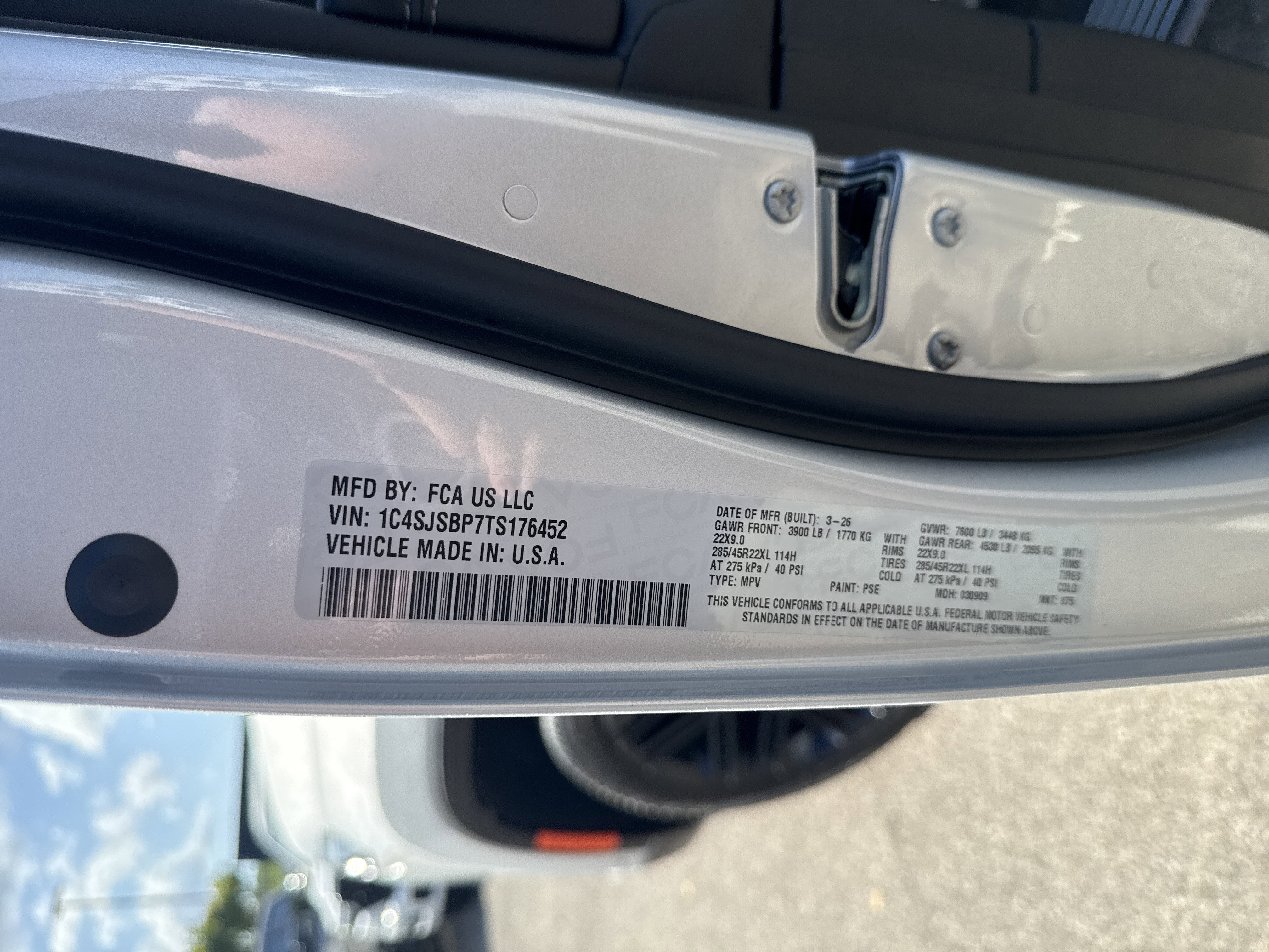 New 2026 Silver-Zynith Exterior Paint Jeep Limited Reserve image 35
