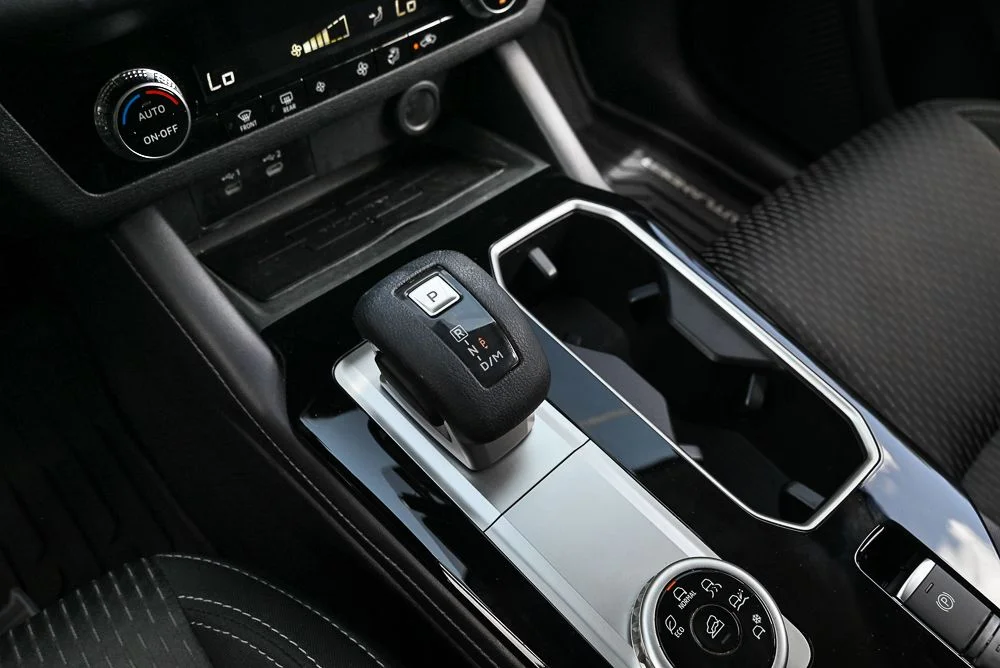 Used 2025  Mitsubishi ES image 18