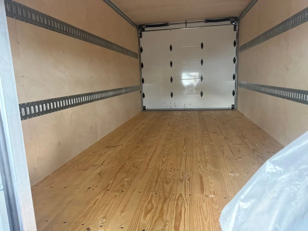 New 2027 Oxford White Ford E-450 DRW image 31