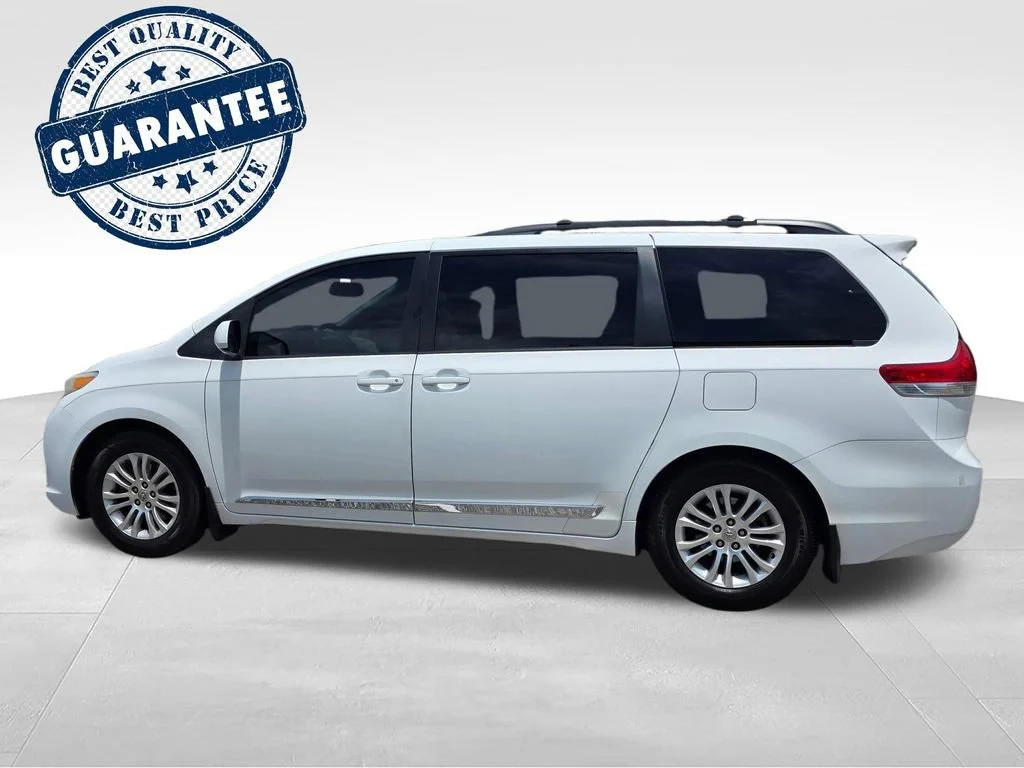 Used 2011  Toyota XLE AAS image 4