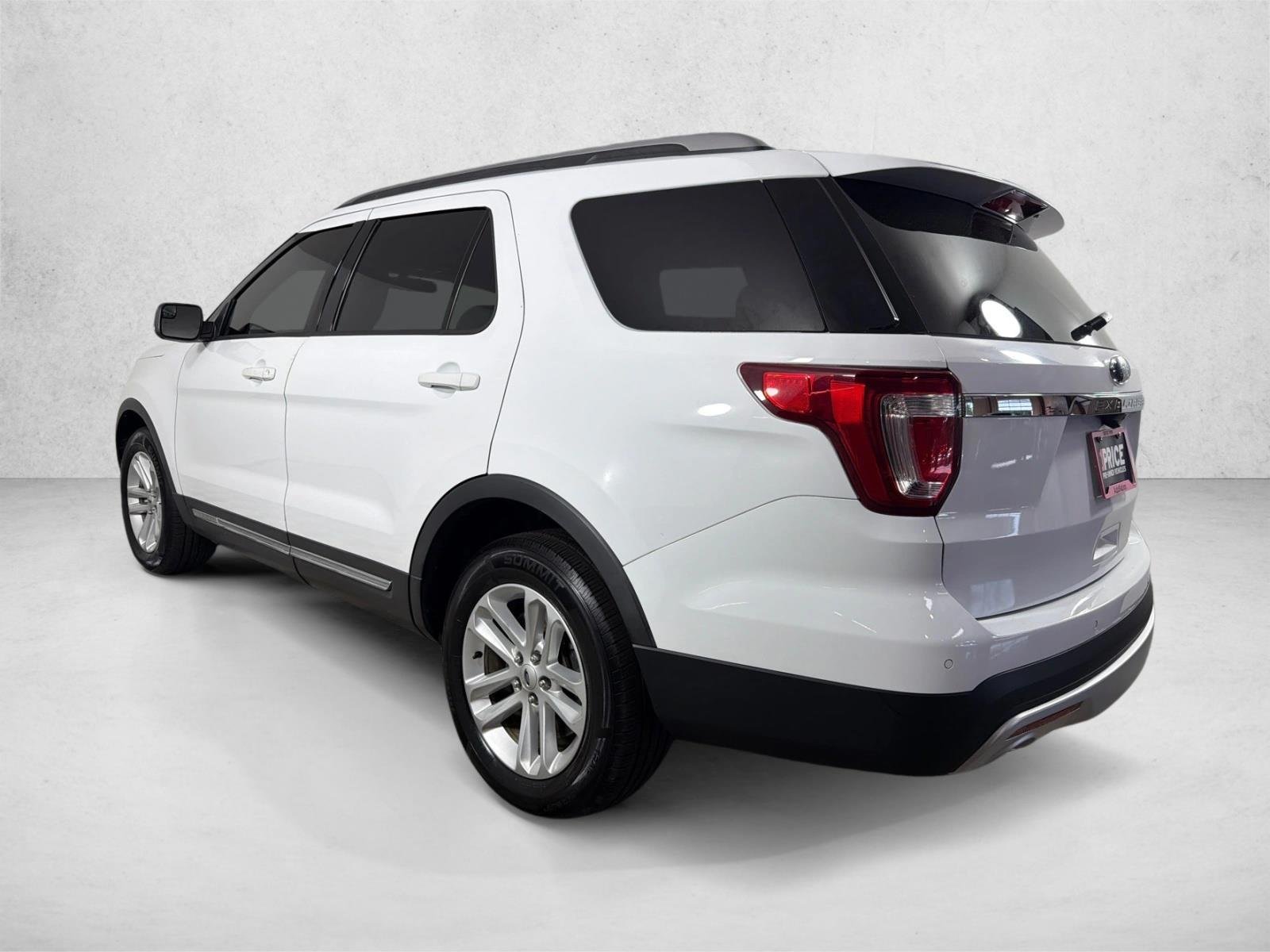 Used 2017 Oxford White Ford XLT image 5