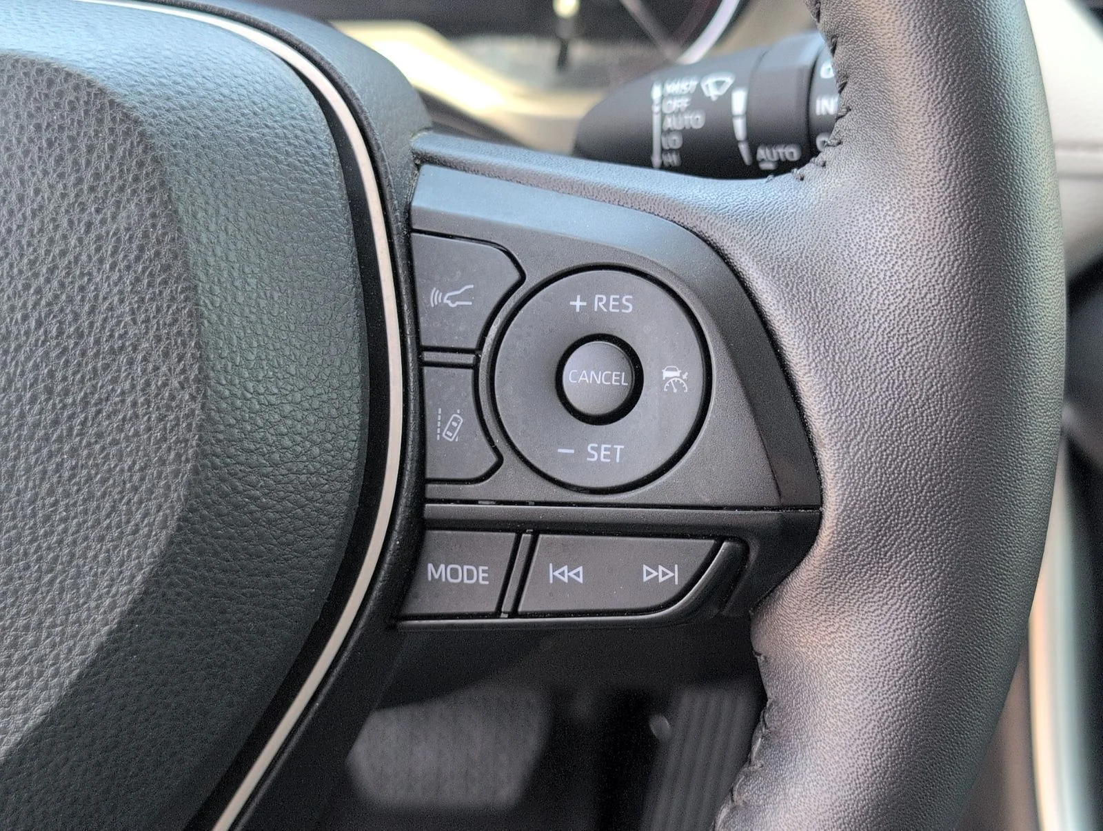 Used 2024  Toyota XLE Premium image 25