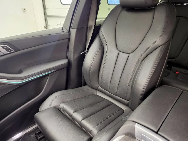Used 2022 White BMW xDrive40i image 17