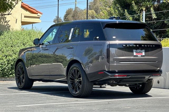 New 2026 Charente Grey Land Rover SE image 3