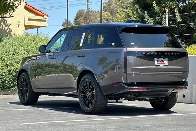 New 2026 Charente Grey Land Rover SE image 3