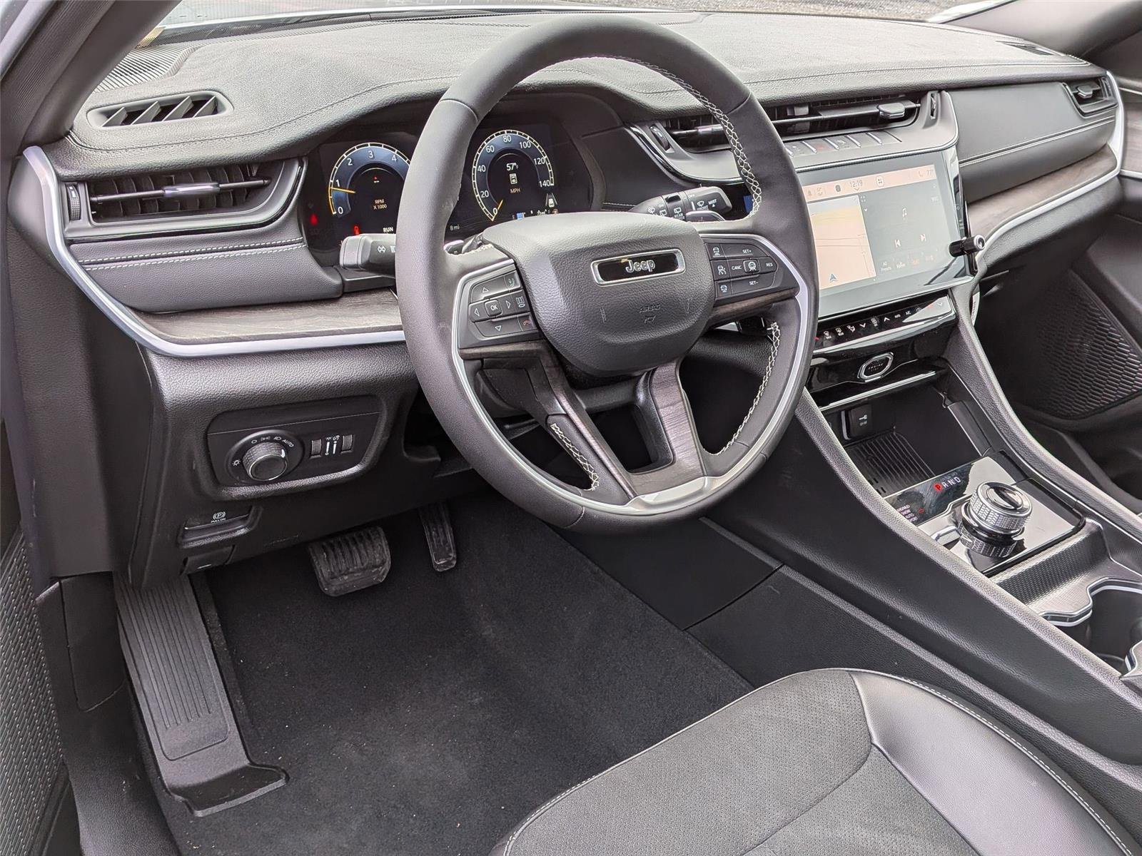 New 2026 Silver Zynith Exterior Paint Jeep Laredo Altitude image 10
