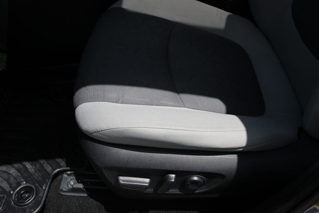 Used 2019 Silver Toyota XLE image 14