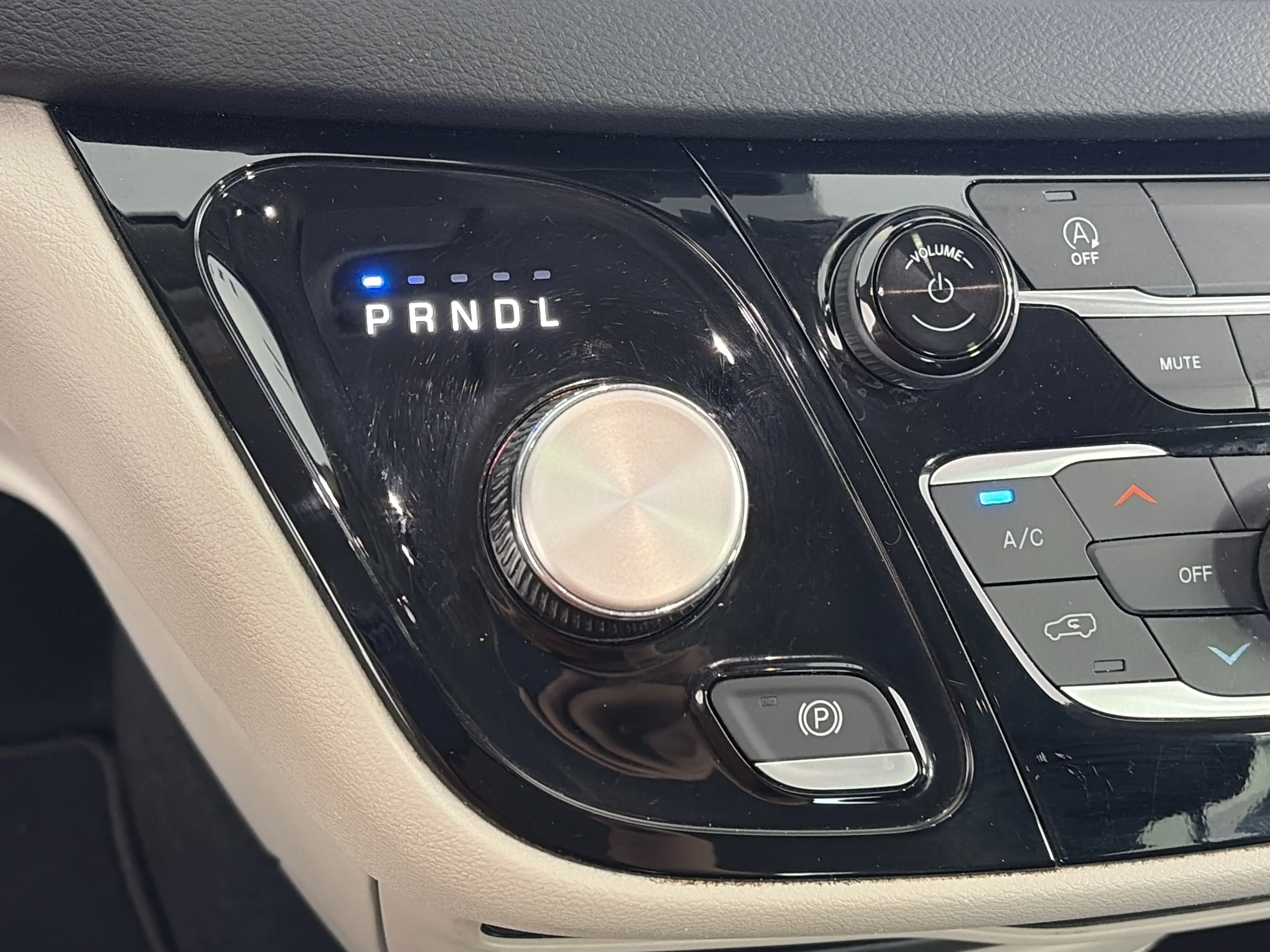 Used 2023 White Chrysler LX image 25