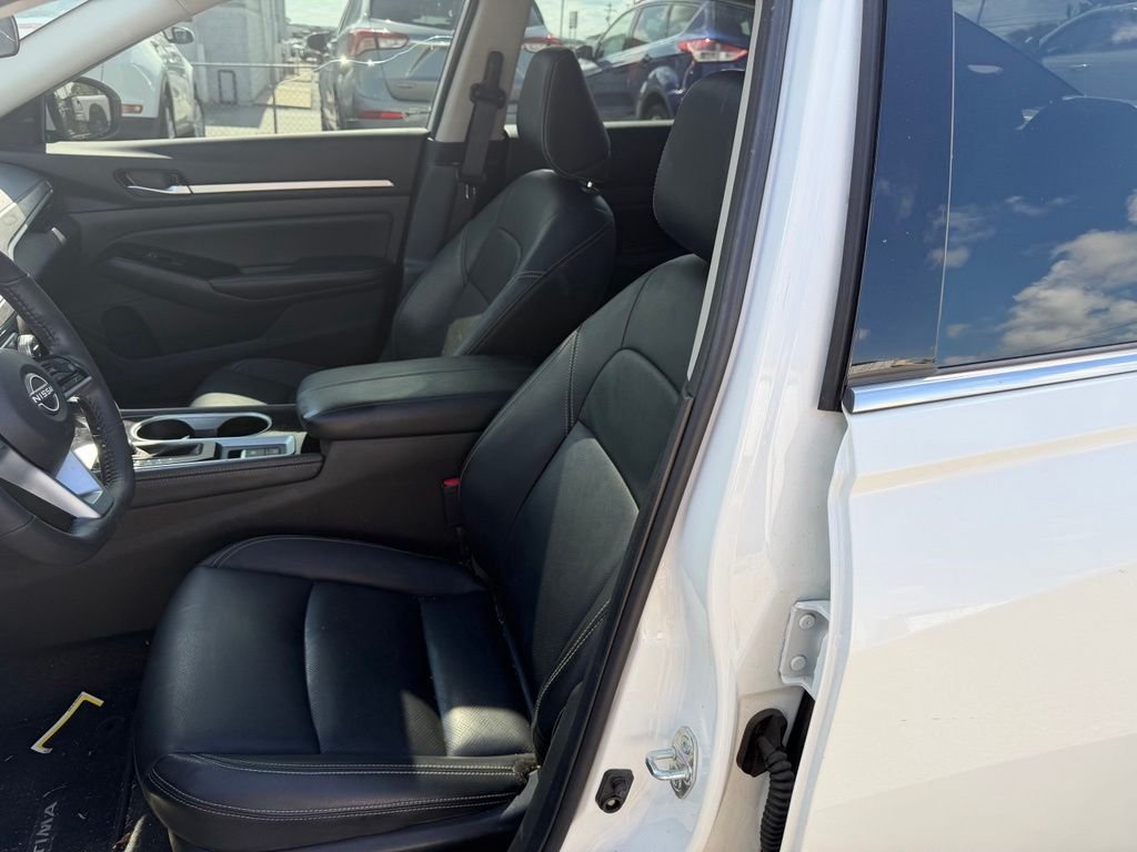 Used 2025 White Nissan 2.5 SL image 15