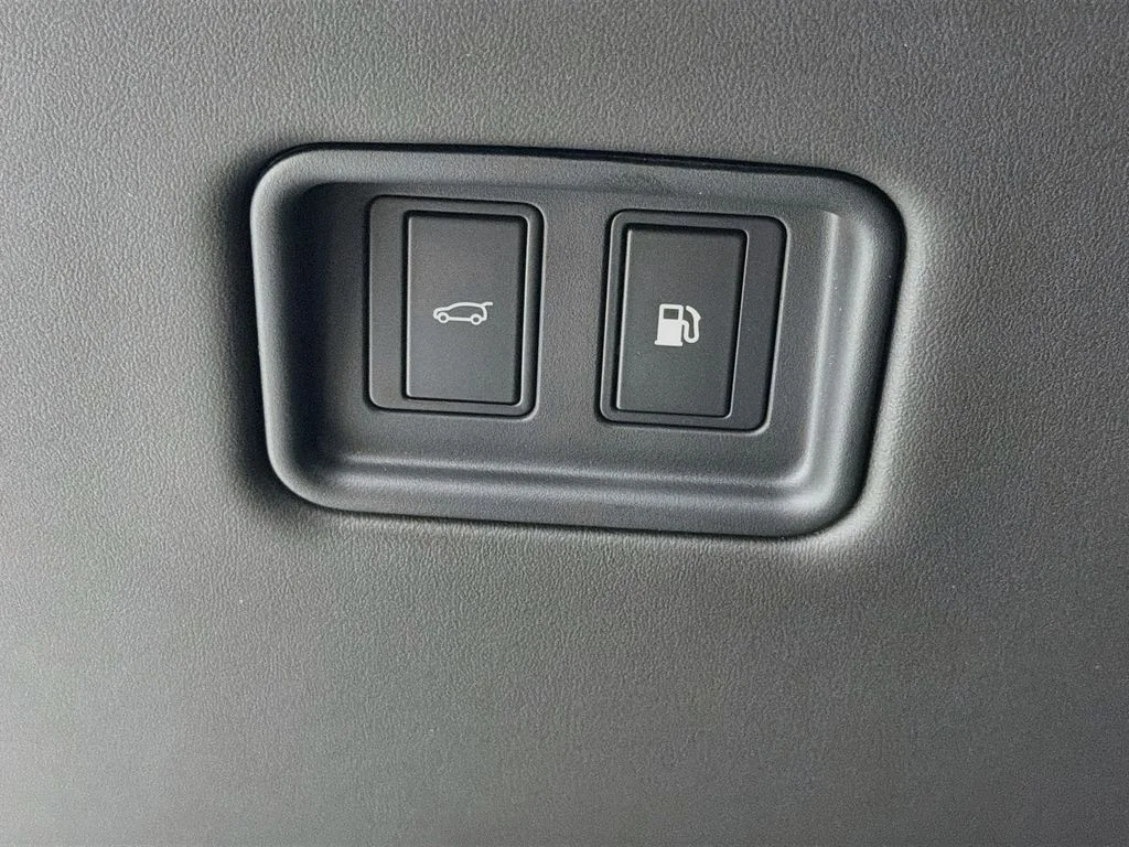 New 2026 Fuji White Land Rover Dynamic SE image 10