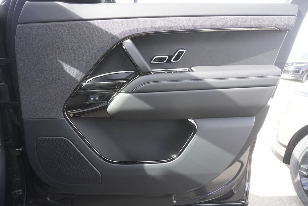 New 2026 Carpathian Grey Land Rover SE image 21