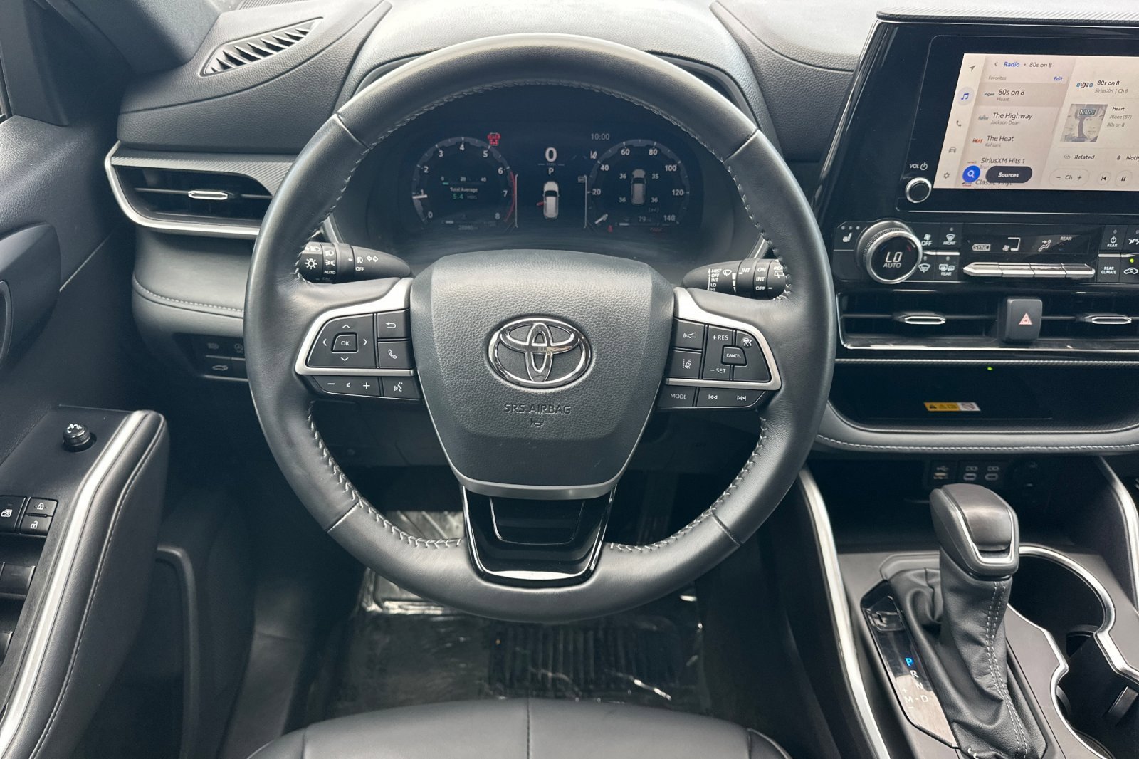 2025 Toyota Highlander LE - Photo 14