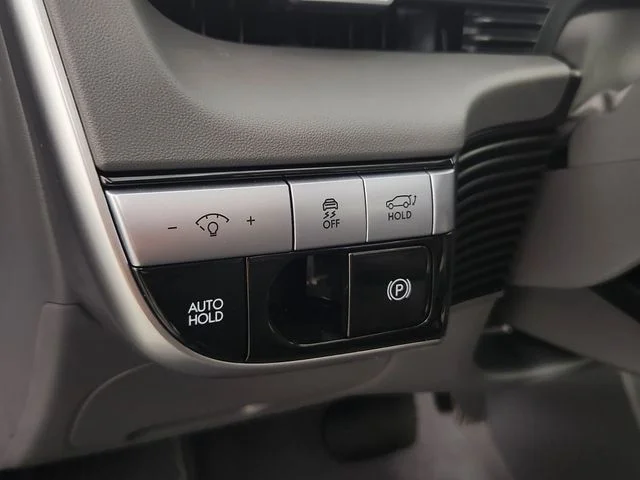 Used 2024 Black Hyundai SEL image 20
