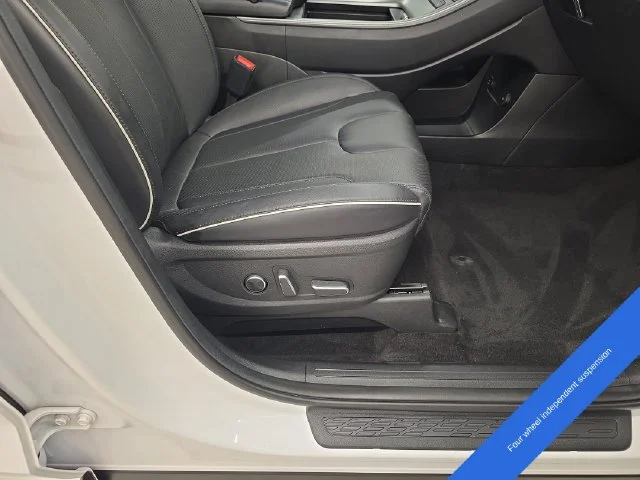 Used 2025 Hyper White Hyundai SEL image 10
