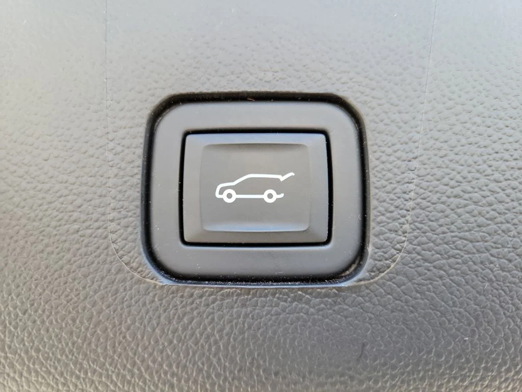 Used 2023 Red Chevrolet RS image 10