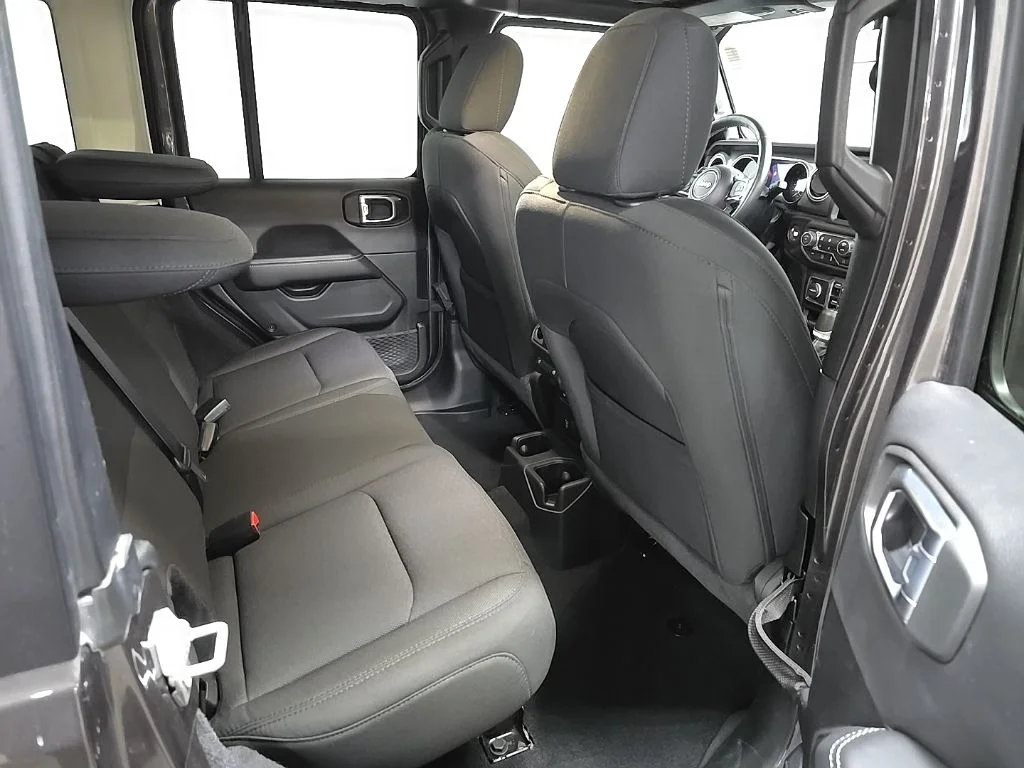 Used 2022 Gray Jeep Unlimited Sahara image 17