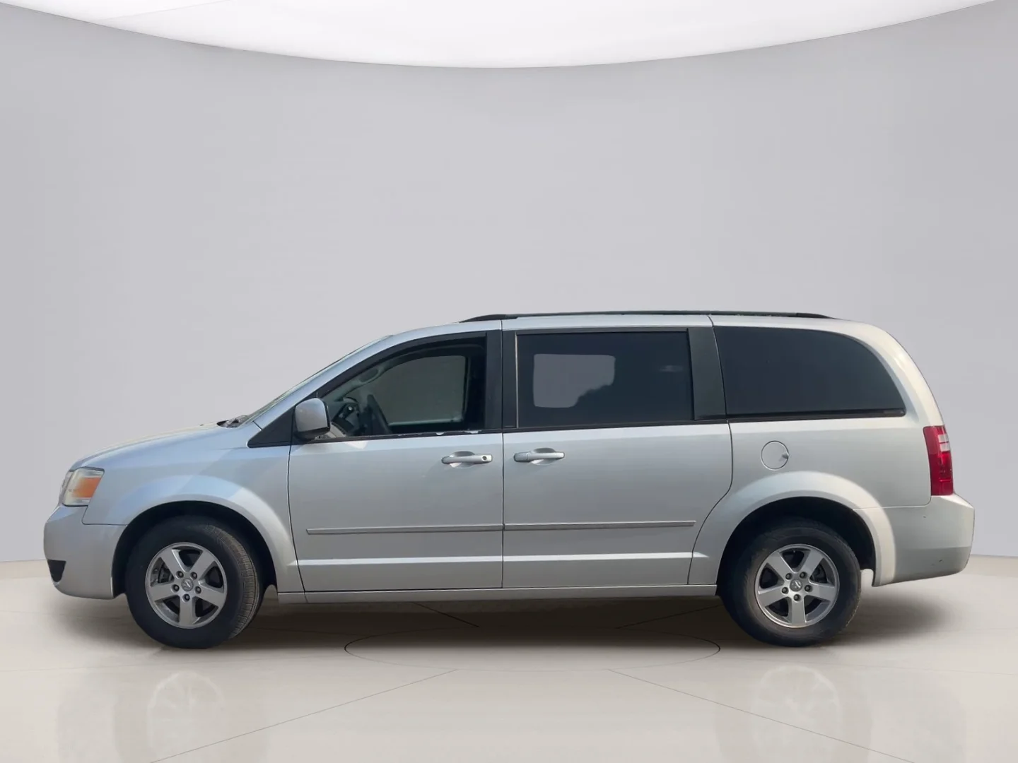 Used 2010 Silver Dodge SXT image 2