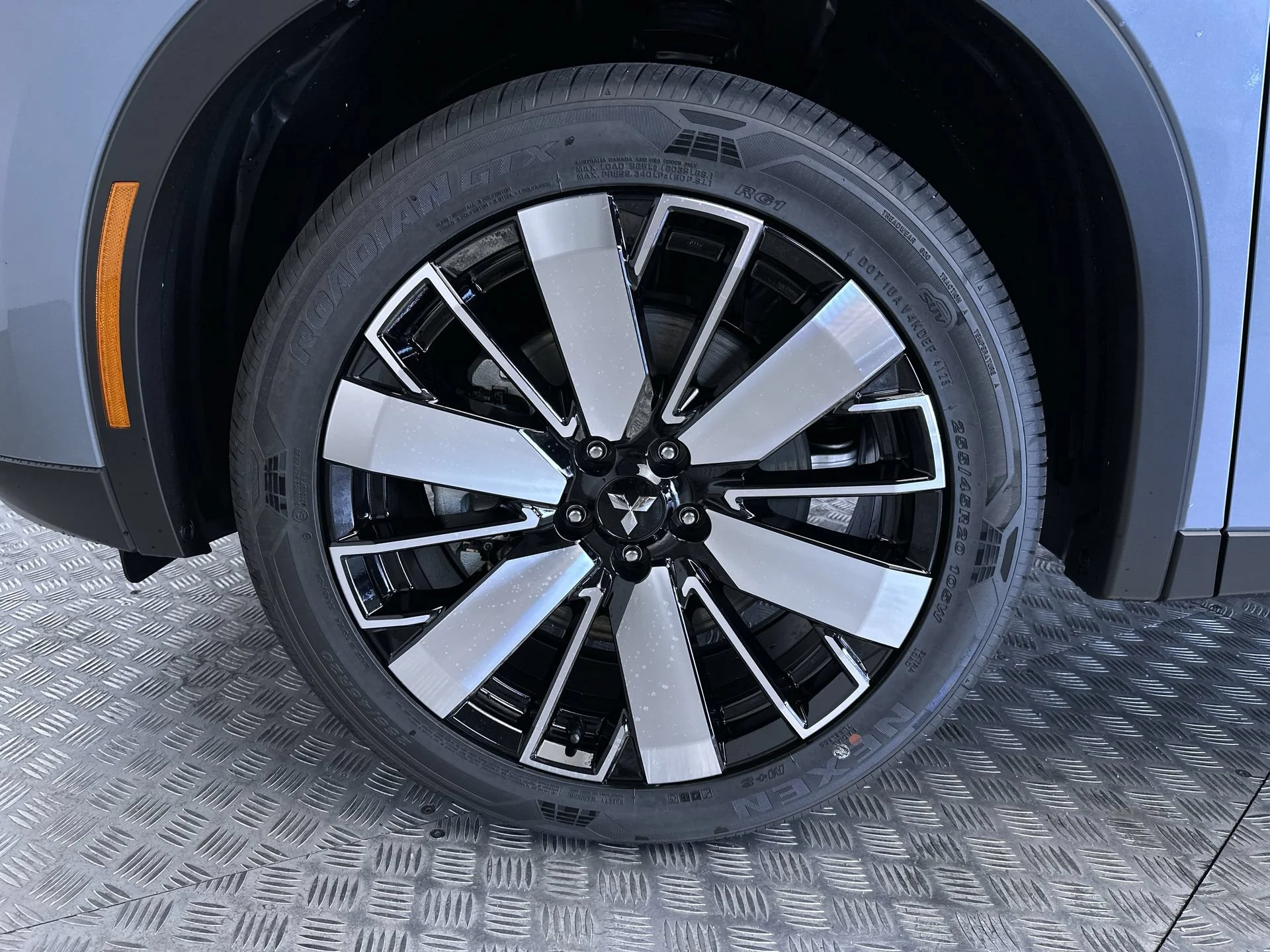 New 2026 Moonstone Gray Metallic Mitsubishi SE image 28