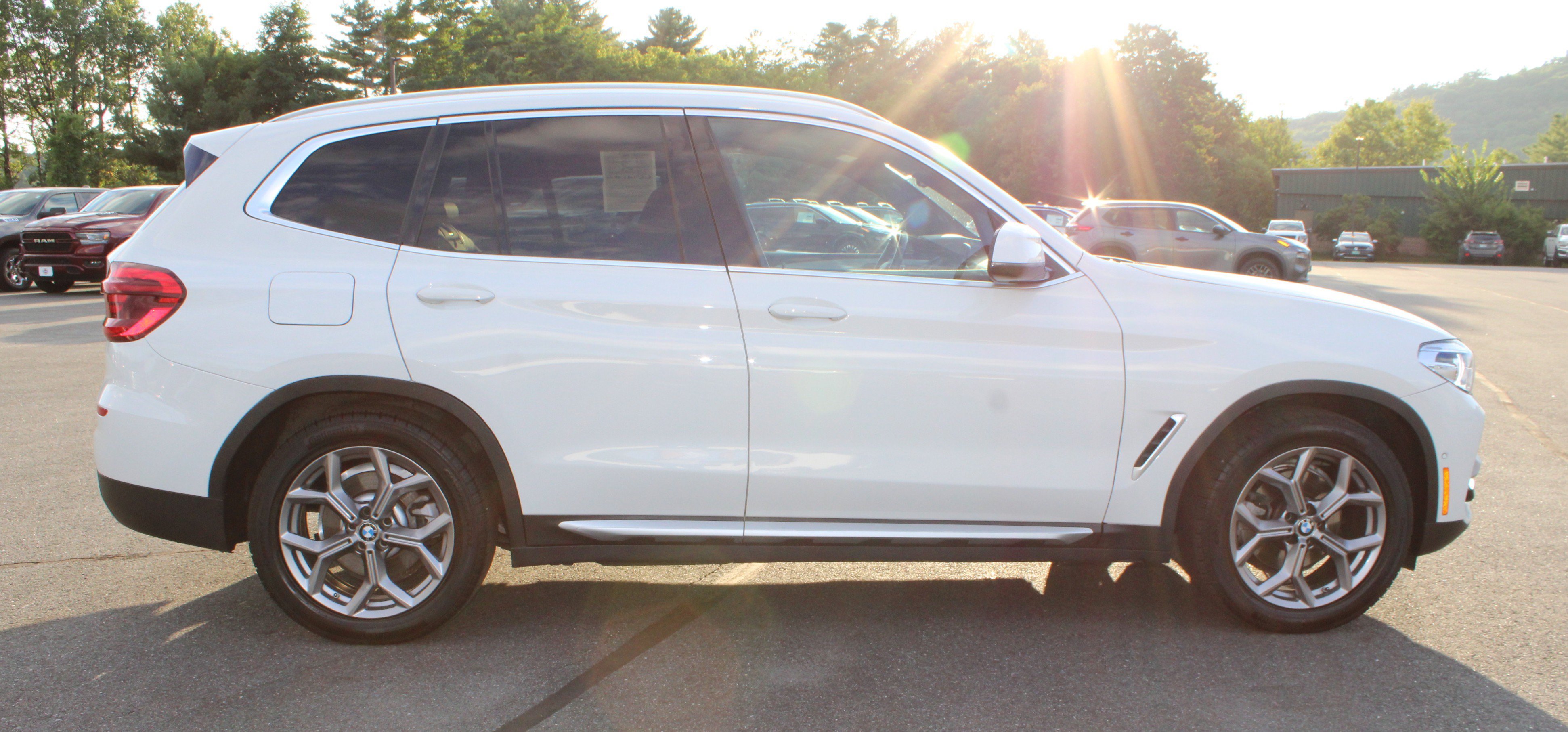 Used 2021 Alpine White BMW xDrive30i image 7