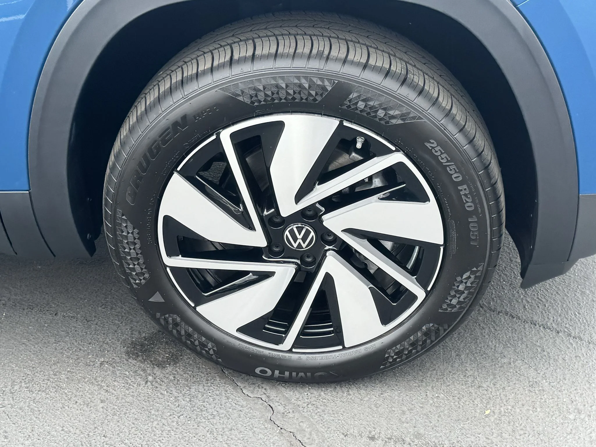 New 2026 Mountain Lake Blue Metallic Volkswagen 2.0T SEL image 9